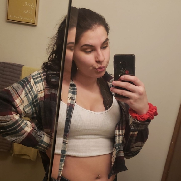Profile Picture of Maddie Gillig (@gilligmadison12) on Poshmark