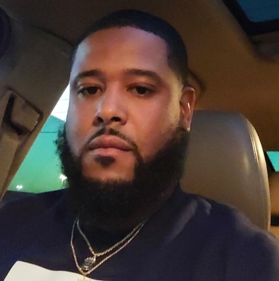 Profile Picture of Larron Hunt (@larronhunt) on Poshmark