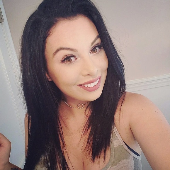 Profile Picture of Ashley Tramonte (@ashhhh_marieeee) on Poshmark