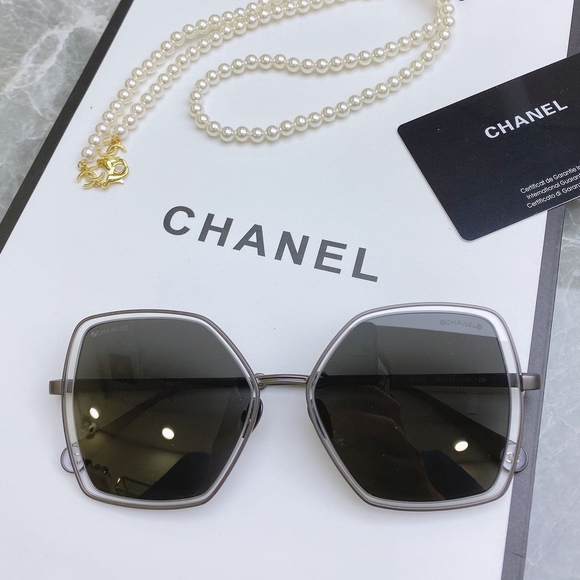 Profile Picture of Wenny Zhang (@944655934) on Poshmark