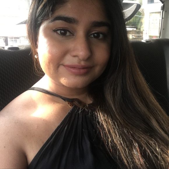 Profile Picture of Rachel Sinnathamby (@rachelsinn) on Poshmark