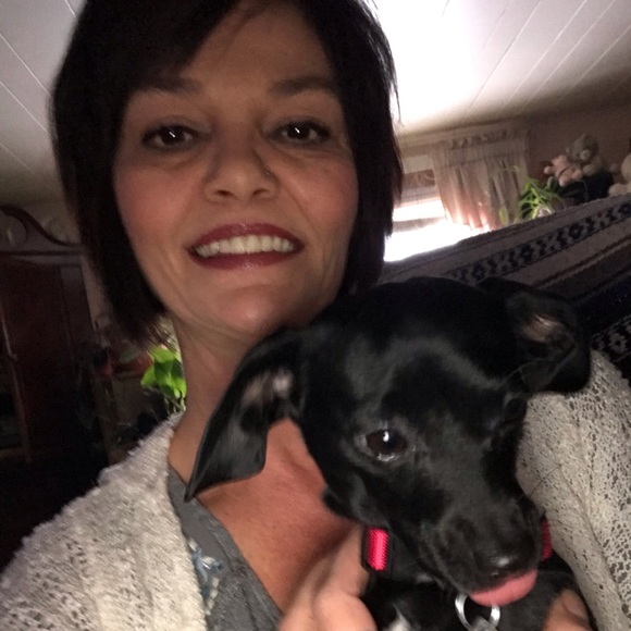 Profile Picture of Kkaren Zoellner (@klzoellner) on Poshmark