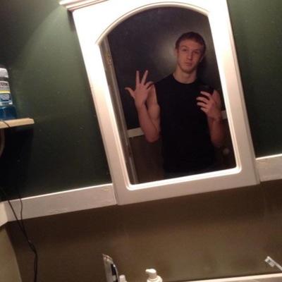 Profile Picture of Zack Bowling (@chiselboi) on Twitter