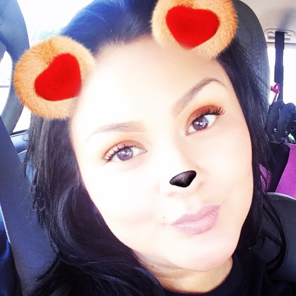 Profile Picture of Claribel Jimenez (@claribelj) on Poshmark