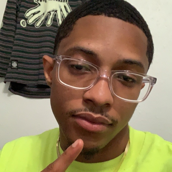 Profile Picture of Trevell Holgate (@tremakfeezy) on Poshmark