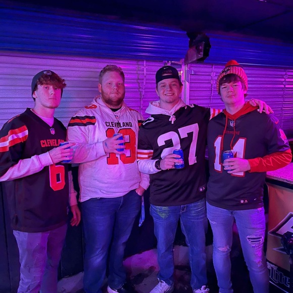 Profile Picture of Dylan Ulrich (@ulrich15630) on Poshmark