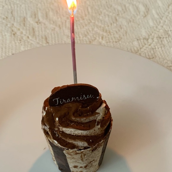 Profile Picture of Hinna Hinna (@ccaffeine) on Poshmark