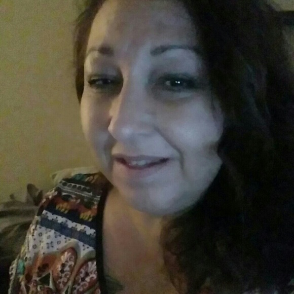 Profile Picture of Yvette Moore (@msyvettemoore) on Poshmark