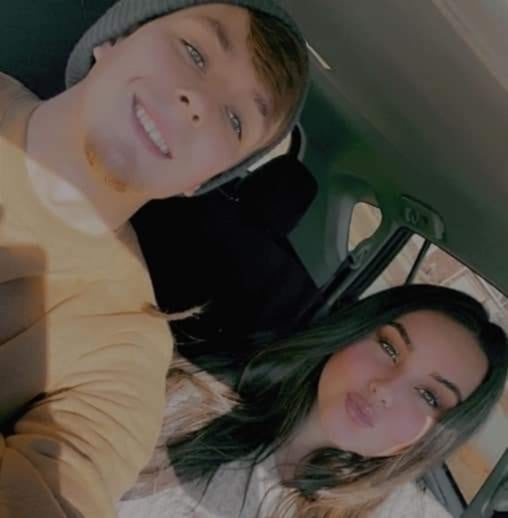 Profile Picture of Podshoplr Podshoplr (@crazycatcher26) on Poshmark