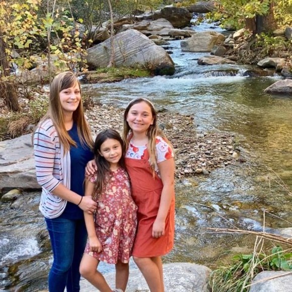 Profile Picture of Crystalyn Rodrigues (@crystalyn1981) on Poshmark
