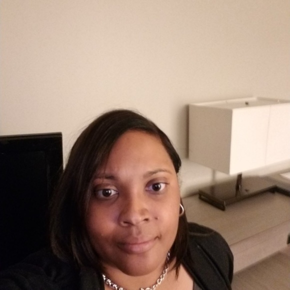 Profile Picture of Sherri Phillips (@sherria20) on Poshmark