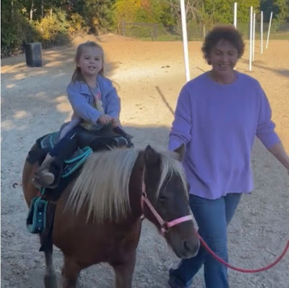 Profile Picture of Jo ellen Earhart (@joellenearhart) on Poshmark