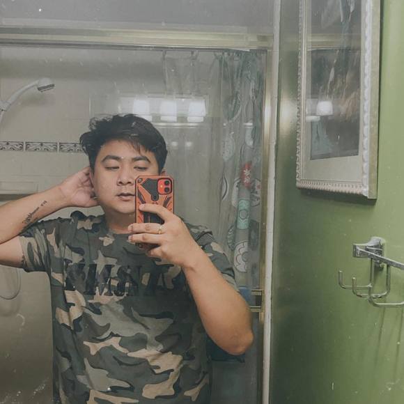 Profile Picture of Rafael Canson (@rafaelcanson) on Poshmark