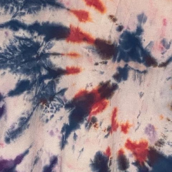 Profile Picture of Cassandra Medeiros (@cassthiftflips) on Poshmark