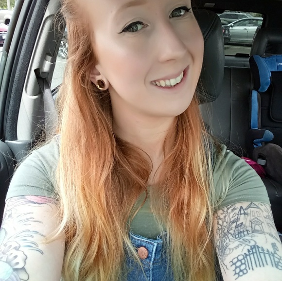 Profile Picture of Krystal Jameson (@krystalrose89) on Poshmark