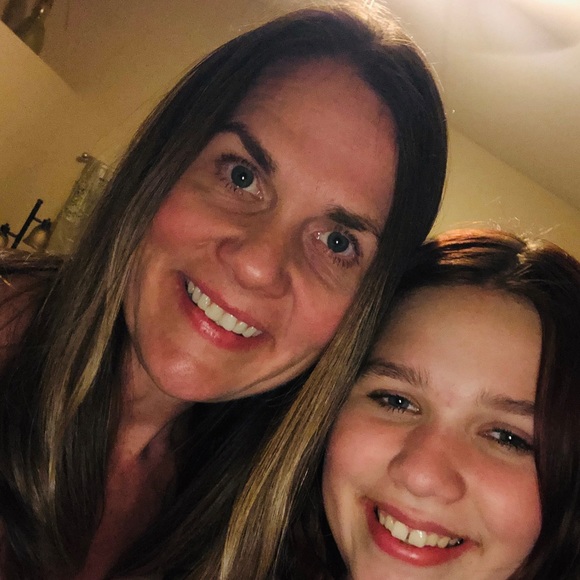 Profile Picture of Lara Ray (@lararay) on Poshmark