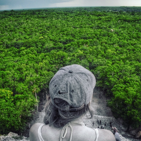 Profile Picture of Allison Carlisle (@allisonmc22) on Poshmark