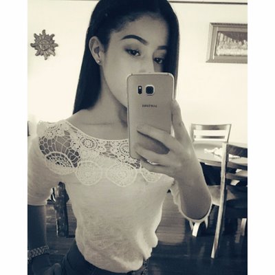 Profile Picture of Paola Barrera (@paolabarrera98) on Twitter