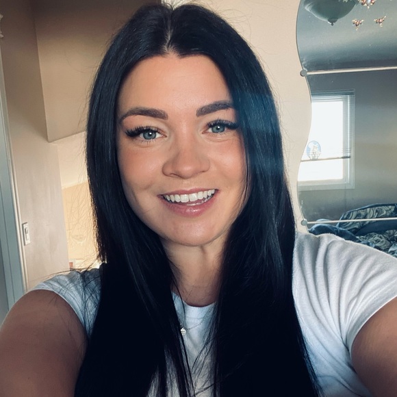 Profile Picture of Karen Doblanko (@karendoblanko) on Poshmark