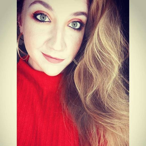 Profile Picture of Amber Wolfe (@amberwolfe88) on Poshmark