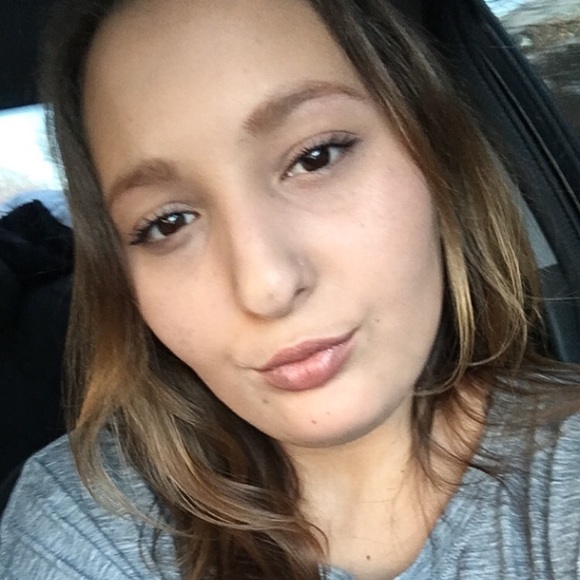 Profile Picture of Kristina Attonito (@kristinattonito) on Poshmark