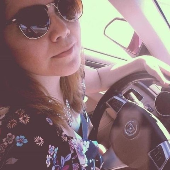 Profile Picture of Guevara Yary (@yaryguev) on Poshmark