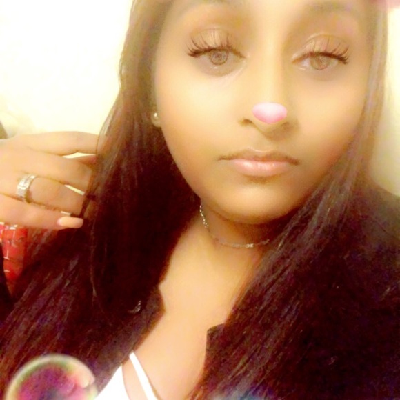 Profile Picture of Laura Simms (@las1504) on Poshmark