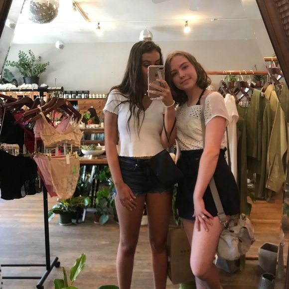 Profile Picture of Mia Mccallum (@miamccallum) on Poshmark