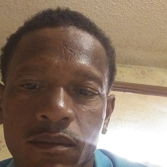 Profile Picture of Eric Williams (@ewilliamse777) on Poshmark