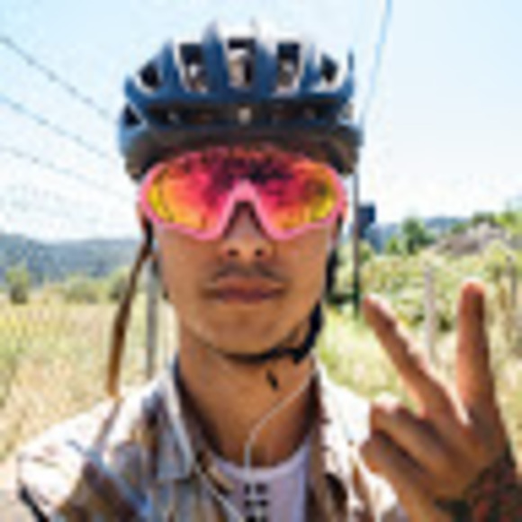 Profile Picture of Adam Kachman (@adamkachman) on Poshmark