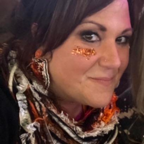 Jennifer Croley - Poshmark Profile Picture of Jennifer Croley (@jennifercroley) on Poshmark