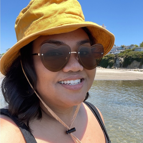 April Zapata - Poshmark Profile Picture of April Zapata (@o0o0hblah) on Poshmark