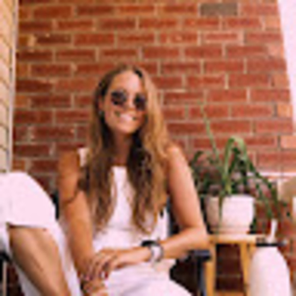 Profile Picture of Ashlyn Piercey (@ashlynpiercey) on Poshmark