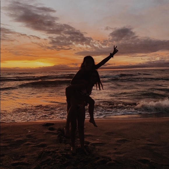 Profile Picture of Elli Matthysse (@elli1020) on Poshmark