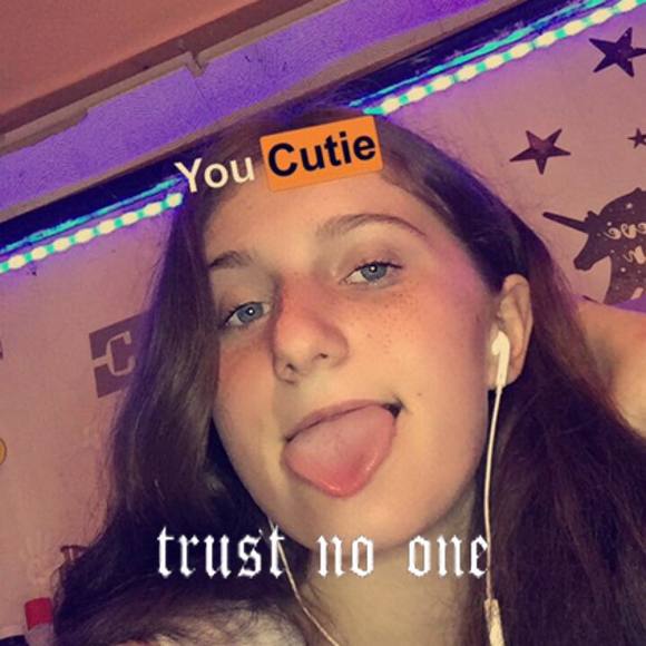 Profile Picture of Savanna Arkenburgh (@sarkenburgh) on Poshmark