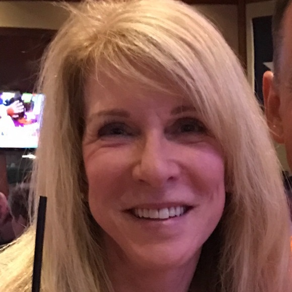 Profile Picture of Wendy Boruszewski (@wboruszewski) on Poshmark