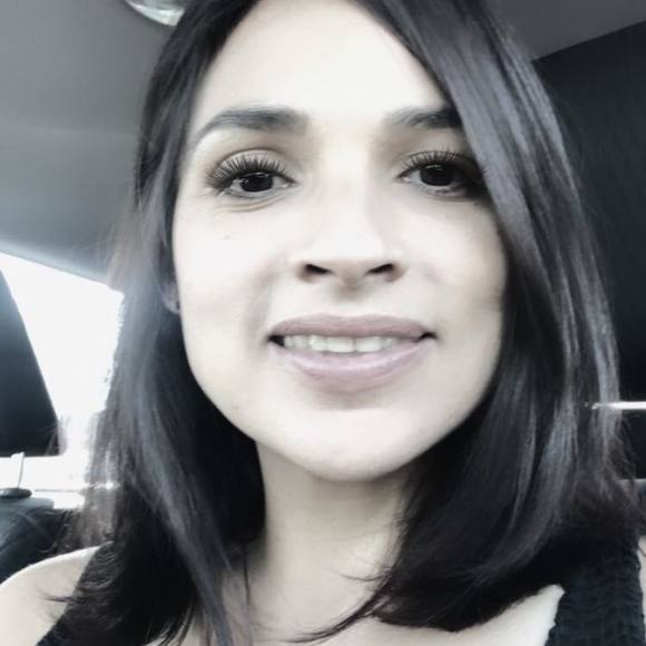 Profile Picture of Deborah Alvarez (@eriklp98) on Poshmark