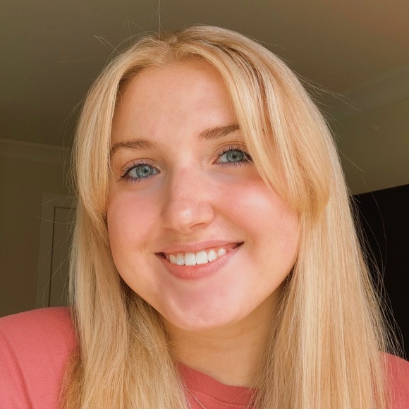 Profile Picture of Allie Frymire (@afry618) on Poshmark