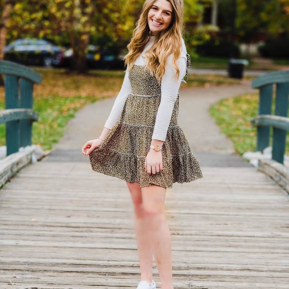 Profile Picture of Gracie Demolet (@graciedemolet_) on Poshmark