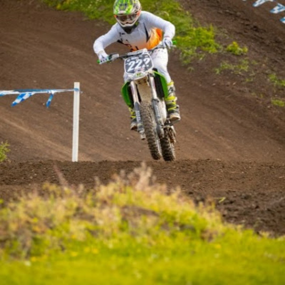 Profile Picture of Tanner Bennett (@tannerbennet397) on Poshmark