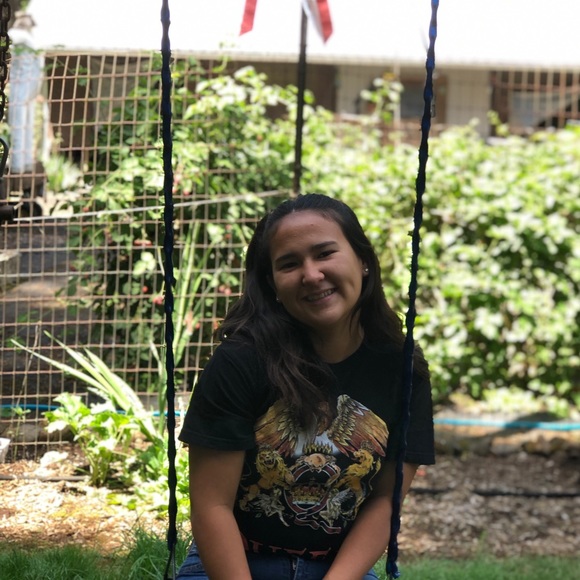 Profile Picture of Autumn Alvarez (@autumn_alvarez) on Poshmark