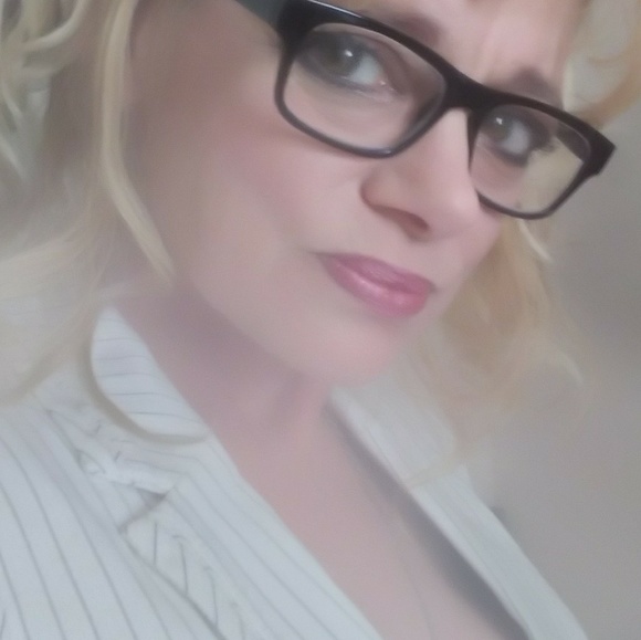 Profile Picture of Michelle Jackson (@mljacksin20) on Poshmark