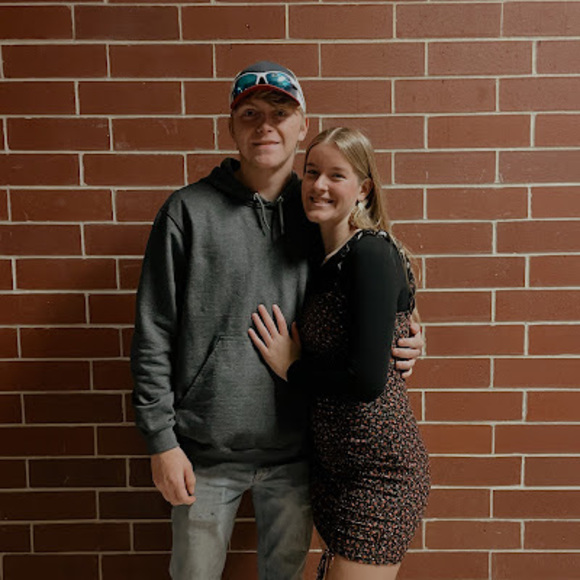 Profile Picture of Dayna Dreager (@dreagerdayna) on Poshmark