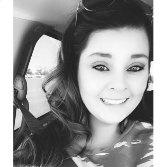 Profile Picture of Valerie Linteau (@linteau94) on Poshmark