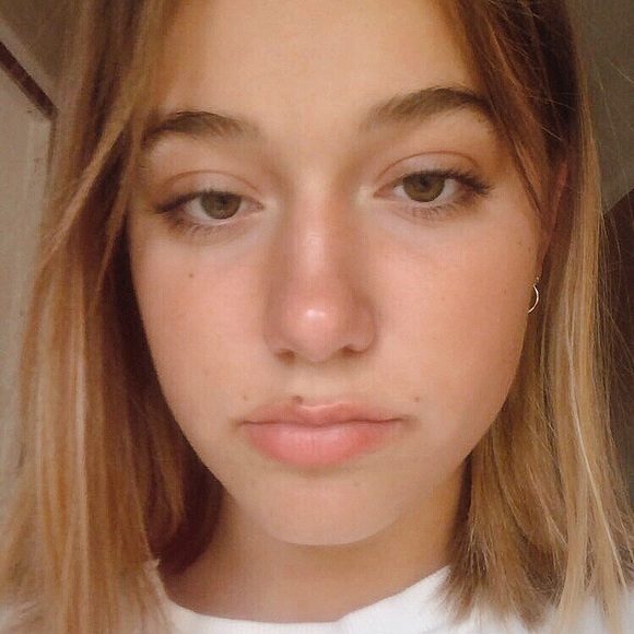 Profile Picture of Frankie Wandrei (@frankiewandrei) on Poshmark