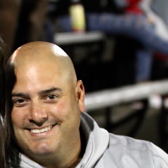 Profile Picture of David Licciardi (@dlicciardi2) on Poshmark