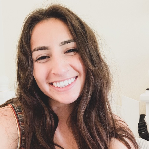 Profile Picture of Lili Delgado (@lili_delgado) on Poshmark