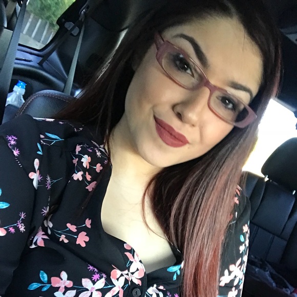 Profile Picture of Lila Schonfeld (@xolilarose123) on Poshmark