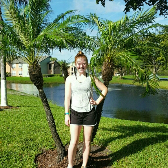 Profile Picture of Leah Ortt (@sunshinedance12) on Poshmark