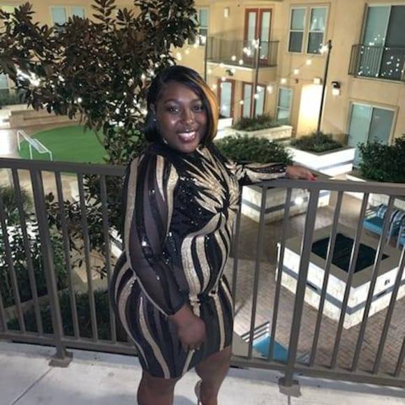 Profile Picture of Tanika Whitsett (@tswhit) on Poshmark